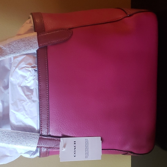 REDDISH VIOLET GOLD ACCENT COLOR BLOCK HORSE & CARRIAGE TOTE - Picture 8 of 12